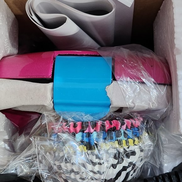 Disney DMG-7 Minnie Mouse Pink Cupcake Maker, Mini Liners & Molds NIB - Picture 7 of 8